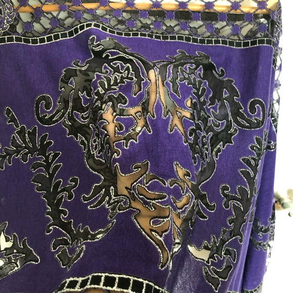 Beautiful shawl from Vegas wore twice in perfect condition! - Picture 3 of 4